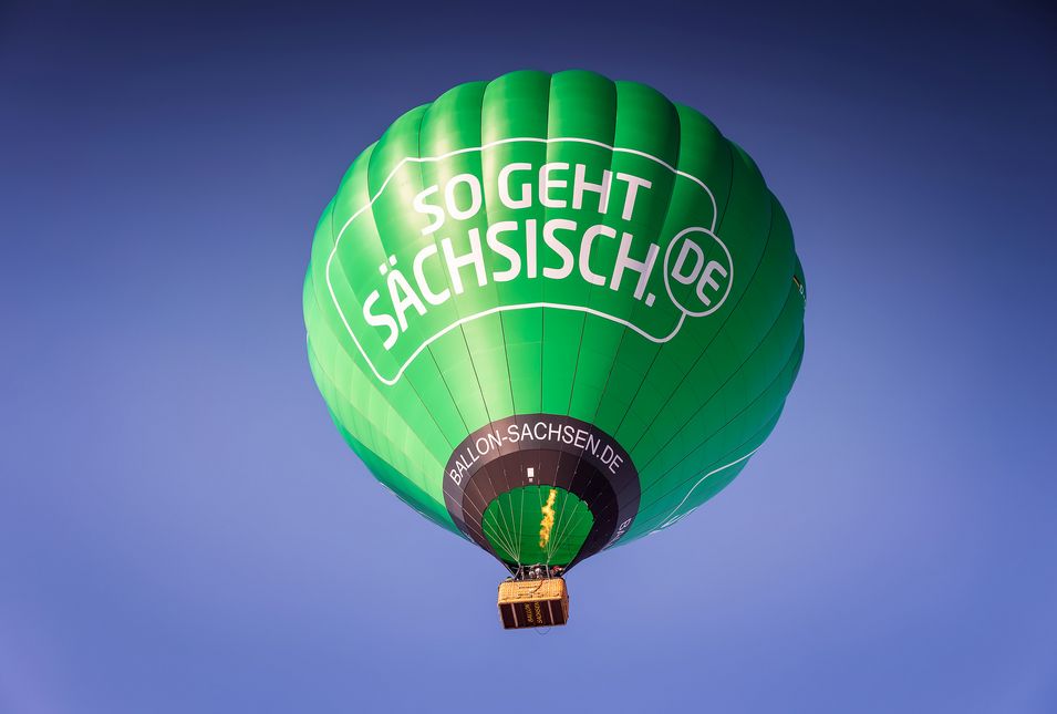 Heißluftballon mit "So geht sächsisch." Logo